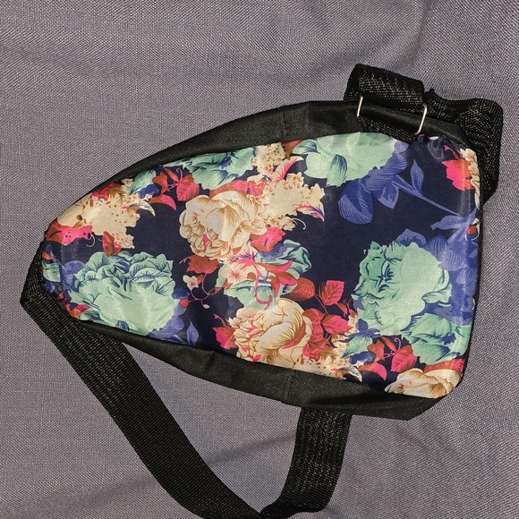 Flowered CrossBag - Picture 2 of 5